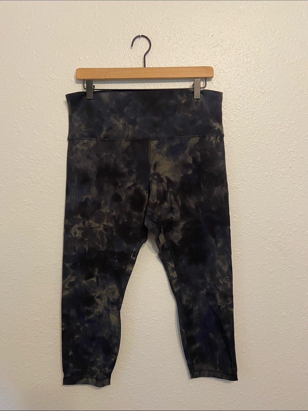 Lululemon Green & Black Space Dye Align High Rise Crop Tight Leggings Size 14